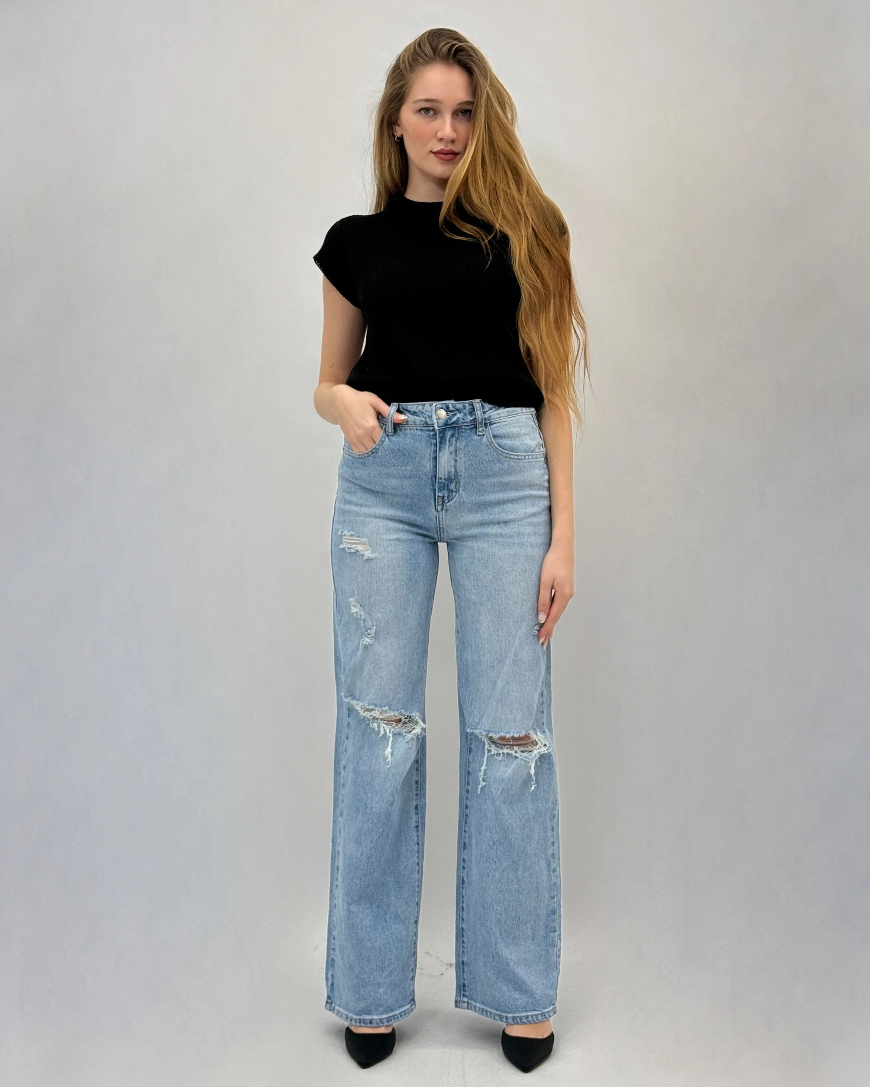 Jeans dritto con strappi