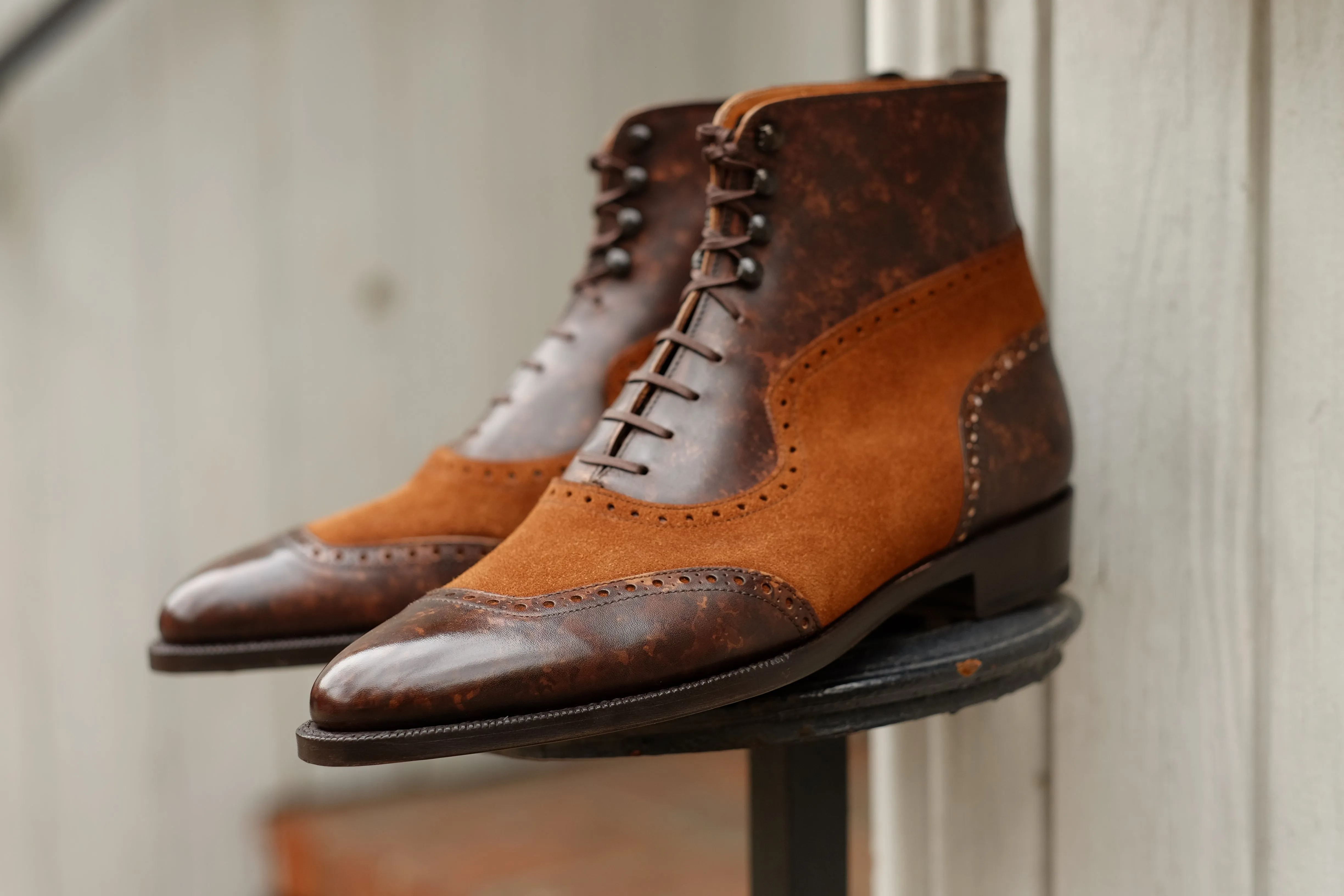 Pinehurst - Dark Brown Marble Patina / Snuff Suede