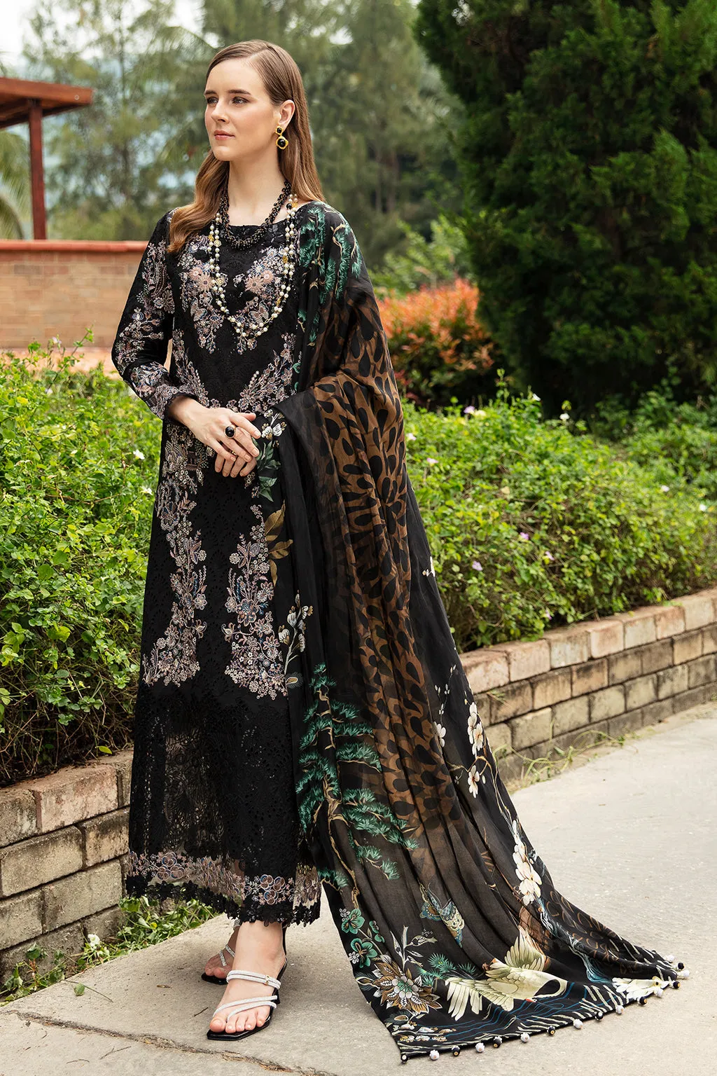 Ramsha Andaz Vol-08 Embroidered Luxury Lawn Unstitched 3Pc Suit Z-801