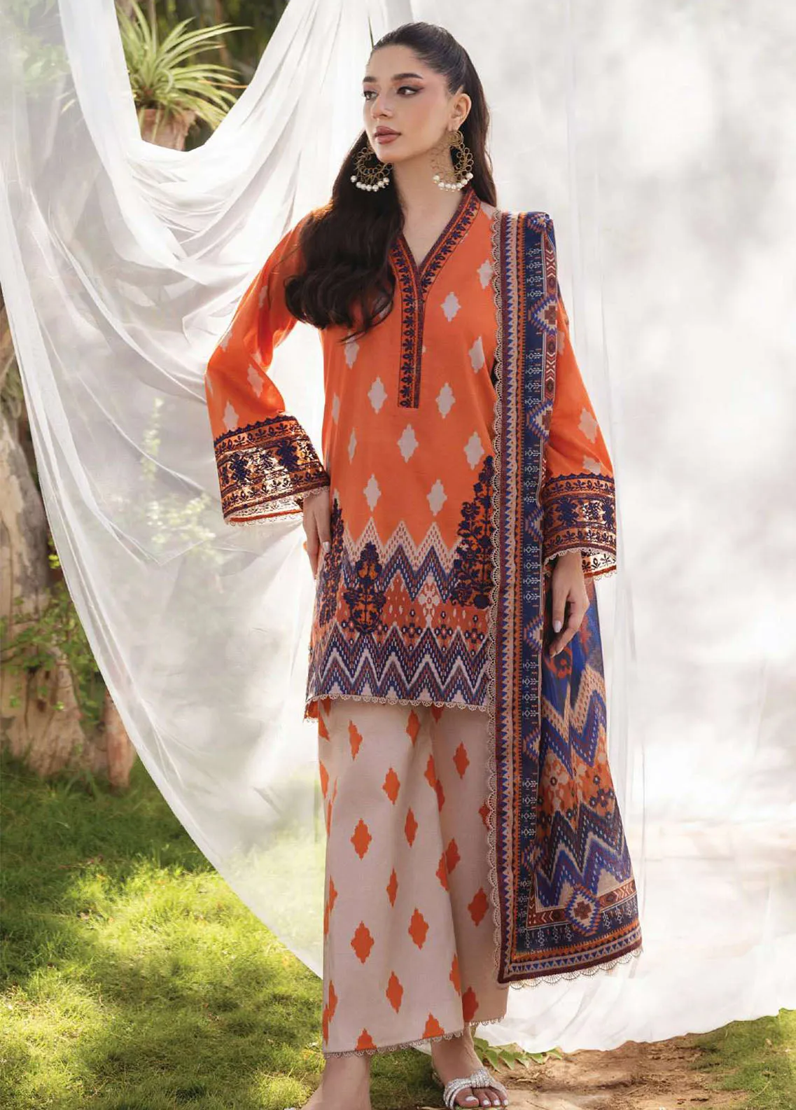 Tahra By Zainab Chottani Embroidered Lawn 3 Piece Unstitched Suit ZC24T 8A LIZA