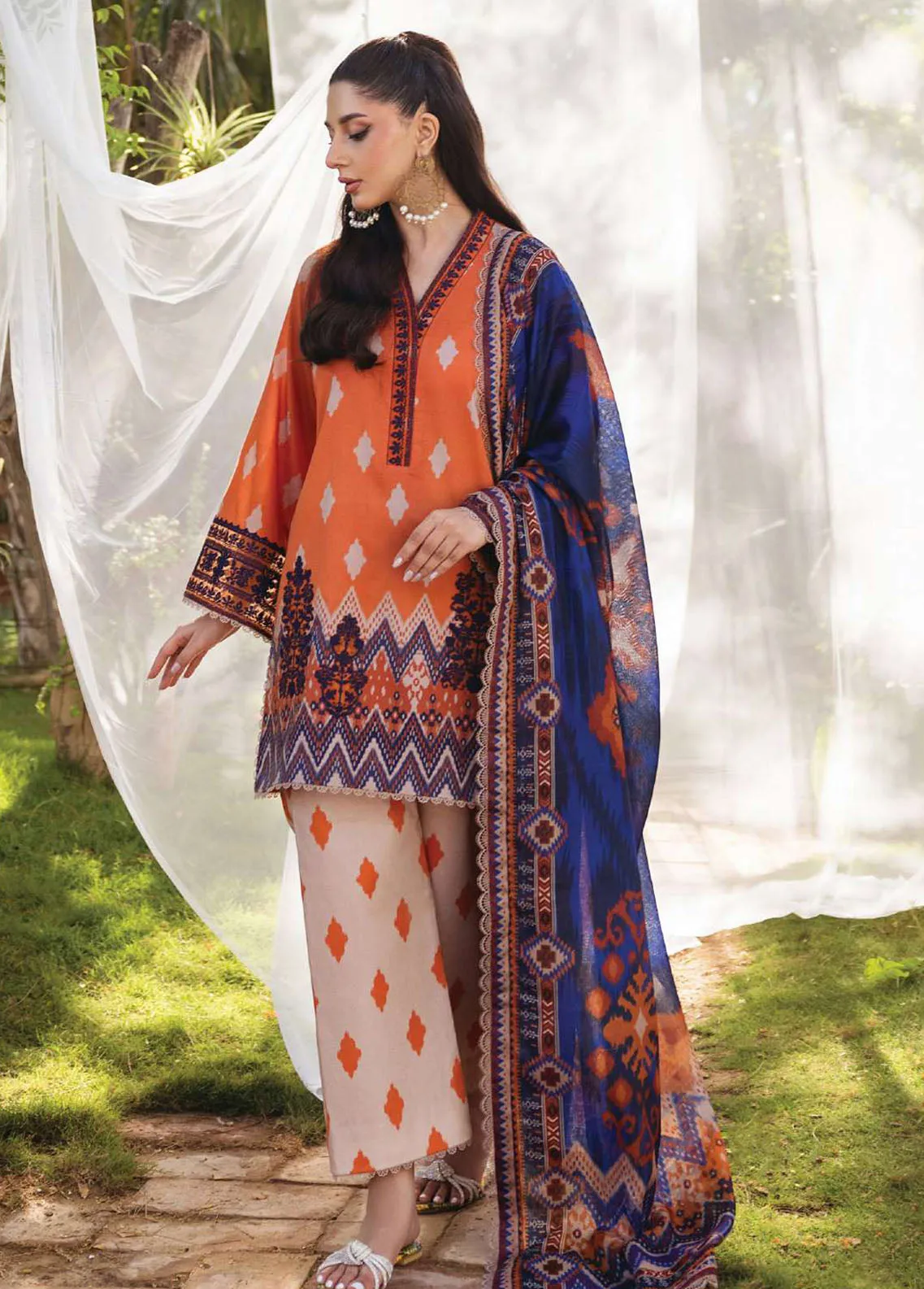 Tahra By Zainab Chottani Embroidered Lawn 3 Piece Unstitched Suit ZC24T 8A LIZA