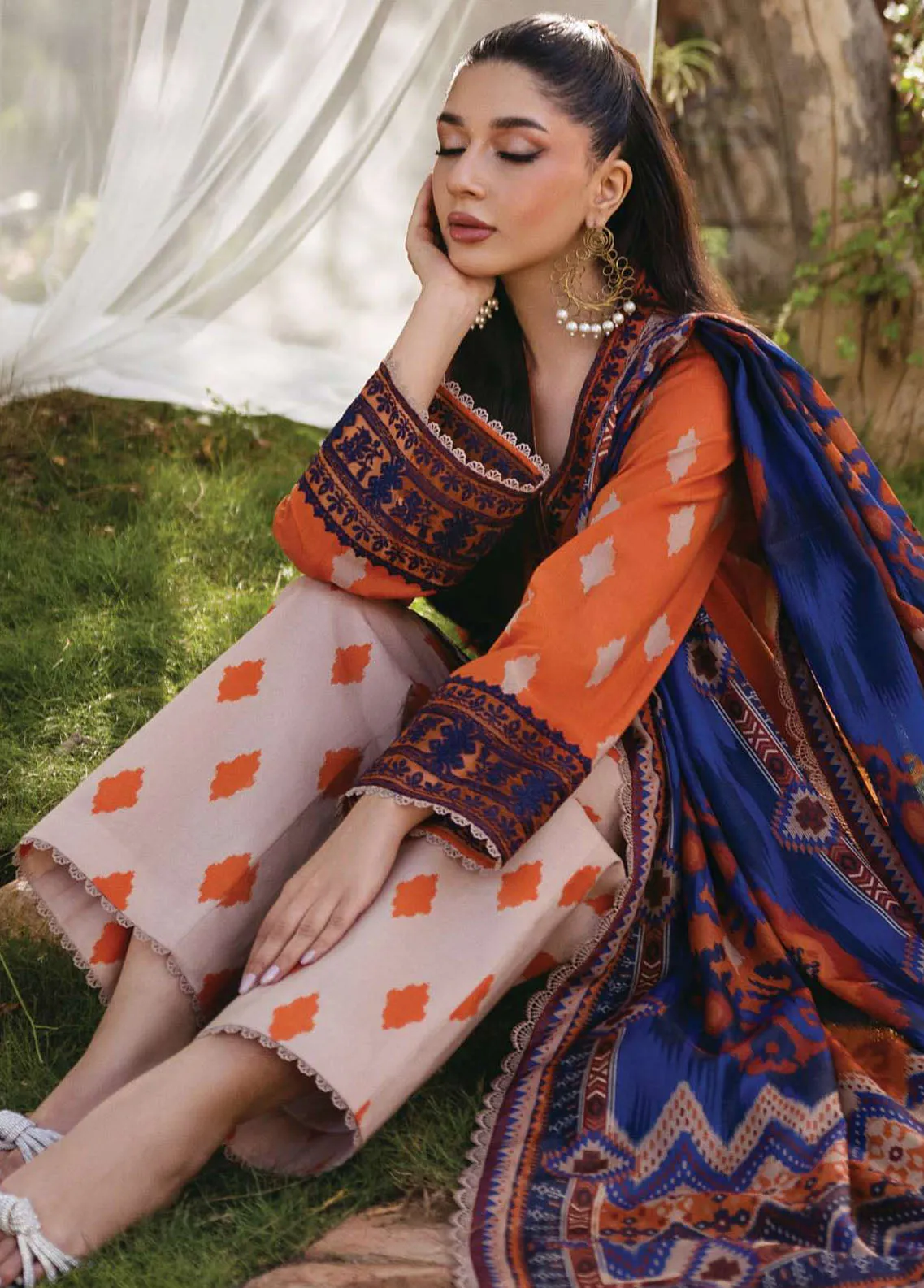 Tahra By Zainab Chottani Embroidered Lawn 3 Piece Unstitched Suit ZC24T 8A LIZA