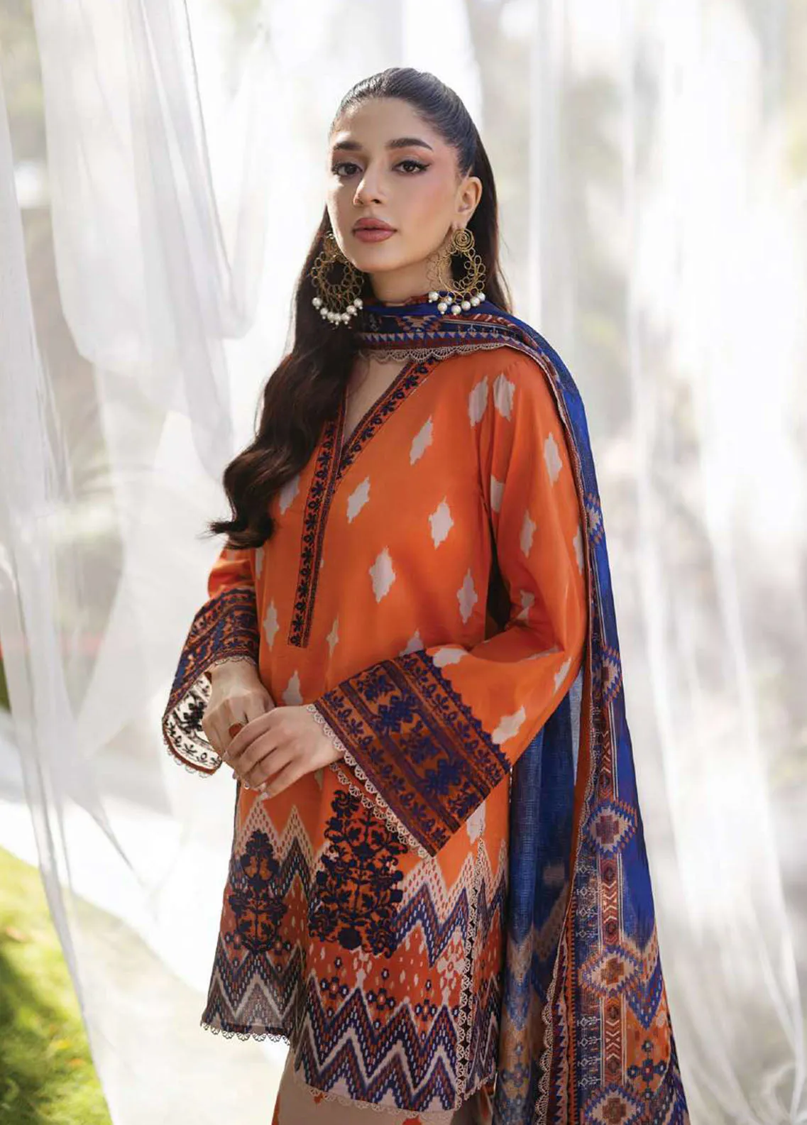 Tahra By Zainab Chottani Embroidered Lawn 3 Piece Unstitched Suit ZC24T 8A LIZA